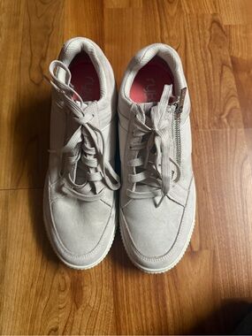 Ryko Light Gray Suede Athletic Sneakers with Pink Lining